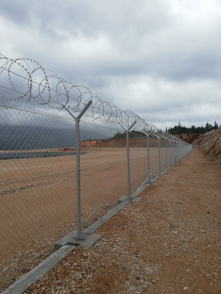 Safety fence with razor wire